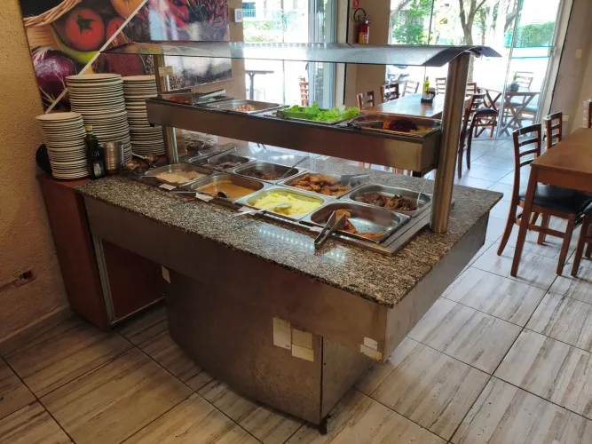Vende-se Buffet Quente e Frio