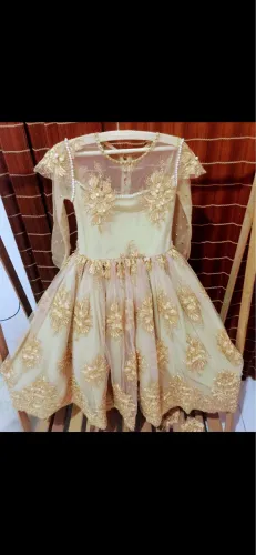 Vendo um lindo vestido infantil