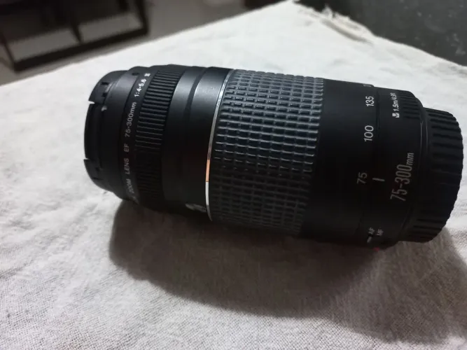 Lente Canon EF 75-300mm