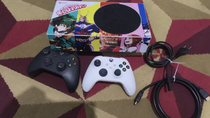 Vendo xbox series S em ótimo estado para uso, 2 controles, cabo de força e HDMI, GTAV FC24