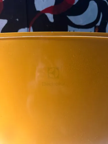 Geladeira Electrolux RE120 Amarela 122L