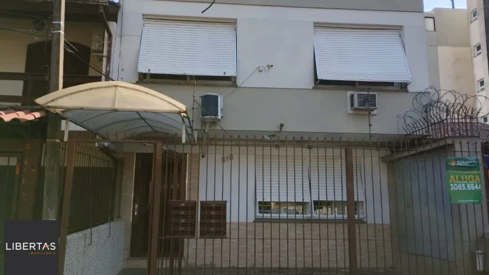 Apartamento térreo, com pátio na Rua Chile Bairro Jardim Botânico,ótimo local