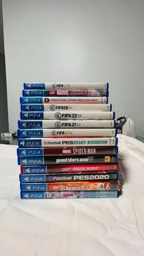 Vende ps4 com 1 controle e 14 jogos inclusos 