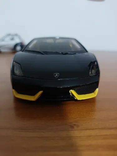 Miniatura LAMBORGHINI GALLARDO LP 560-4 1/24 Maisto.