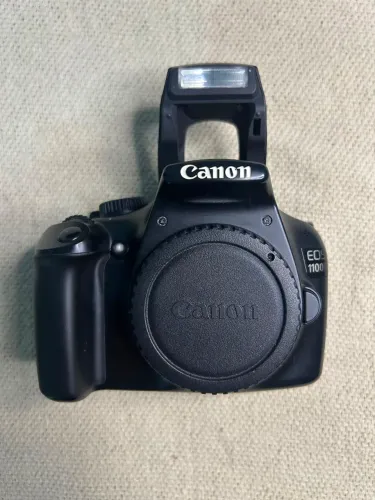 Canon EOS 1100D em ótimo estado com carregador e bateria.