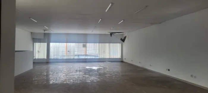 Aluga-se Salão comercial  