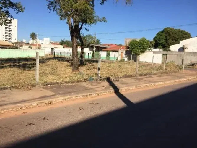 Terreno de esquina e com excelente localização
