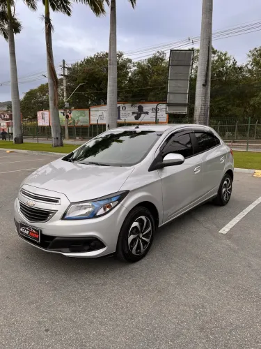 Chevrolet Onix Hatch LT 1.4 8V Flex Power Mec. 4P 2014