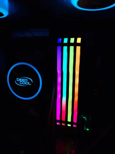 Memória RAM 32 GB (4x8GB) DDR4 3200MHz com Led RGB
