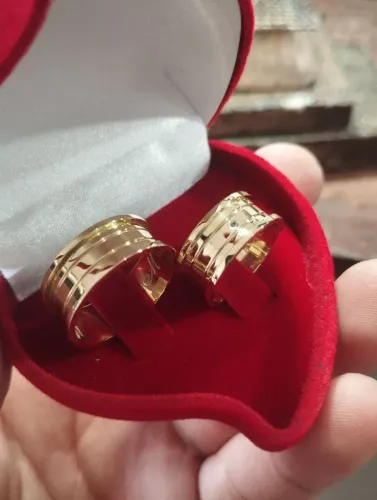 Alianças modelo BVLGARI em ouro 18k