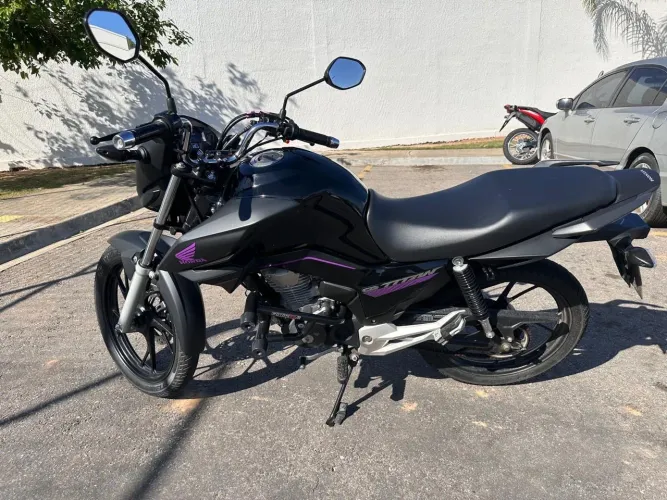 Honda Cg titan 2024 - apenas 5.000 km 