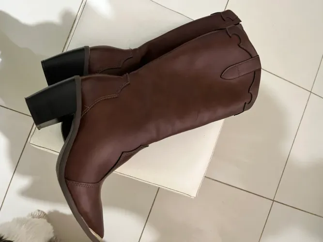 Bota 34 Vizzano usada. Ótimo estado de conservação.