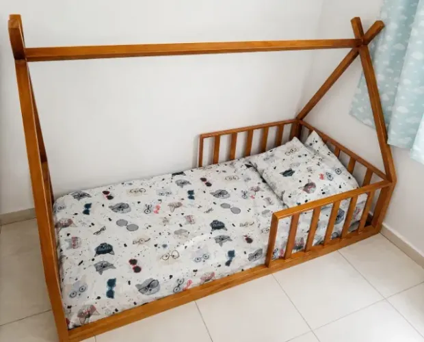 Cama cabana Montessoriana em madeira