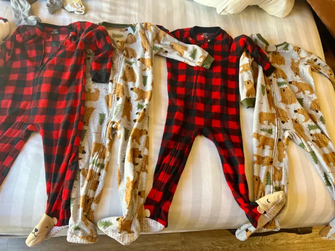 Macacão de inverno Carter's 3 anos (Plush/ Fleece) - Xadrez/ Vermelho e Preto e bichos