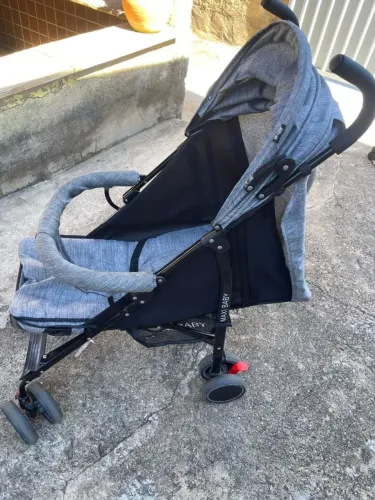 Carrinho de bebê passeio
