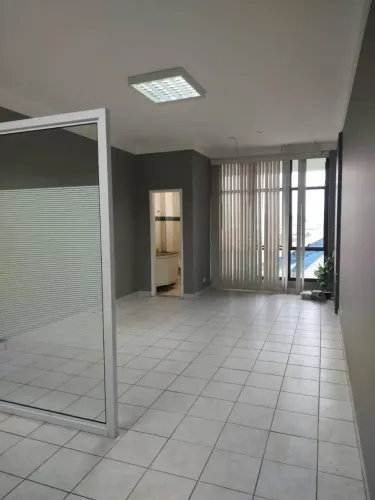 Vaga! Sala comercial no Ed New Port (Floradas de São José) - 1 WC / 1 garagem