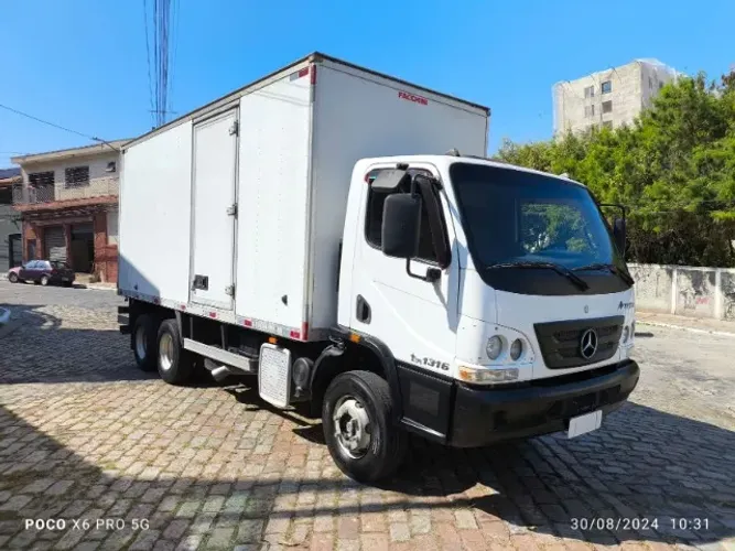 MERCEDES BENZ 1316 BAU PISO CHAPEADO