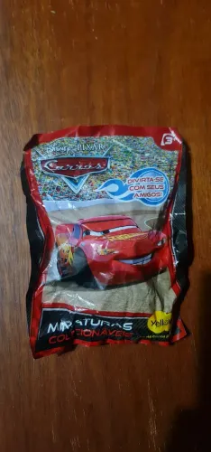 Miniatura Surpresa LACRADA Carros Disney - Escala 1:64 - Yellow Brinquedos
