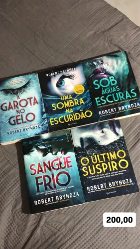Livros à venda - Box em ótimo estado.