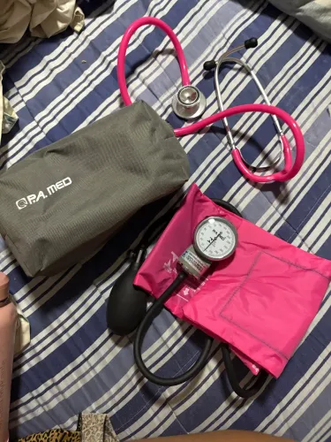 estetoscópio e esfigmomanômetro