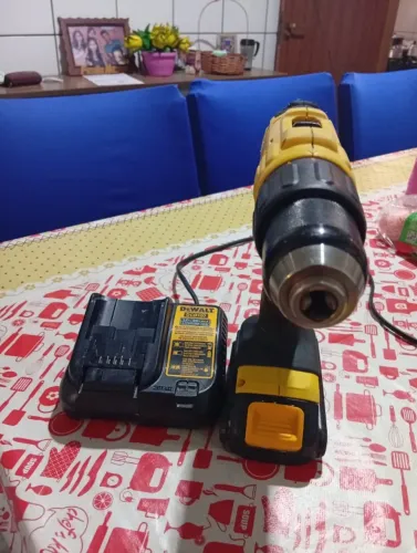 PARAFUSADEIRA DEWALT 20V