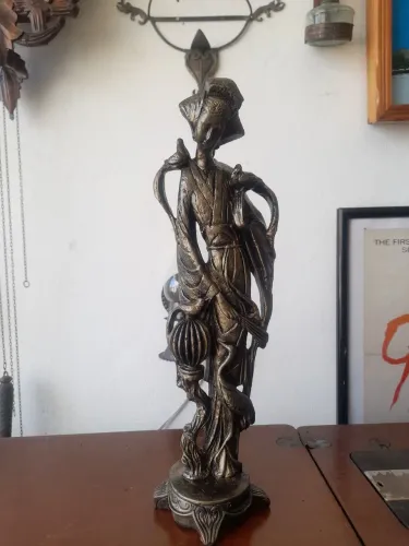 Escultura oriental de gesso 48cm