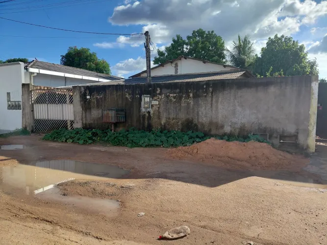 Vendo essa linda casa localizada no bairro Nova canaã