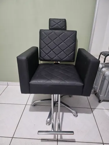 Vendo cadeira semi nova salão de beleza/barbearia