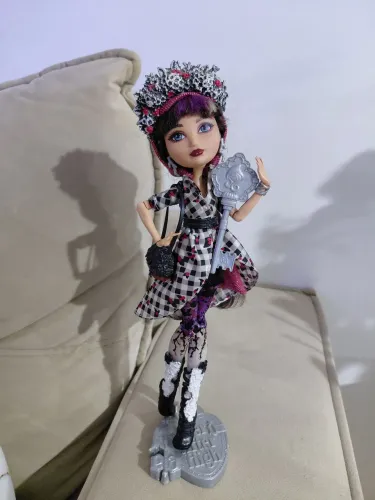 Boneca Cerise Hood Spring unsprung Ever after high