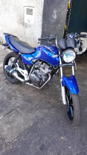 Vende se titan 2000 motor de fan 2009 cadastrado tudo certo motorzao moto top po dia a d