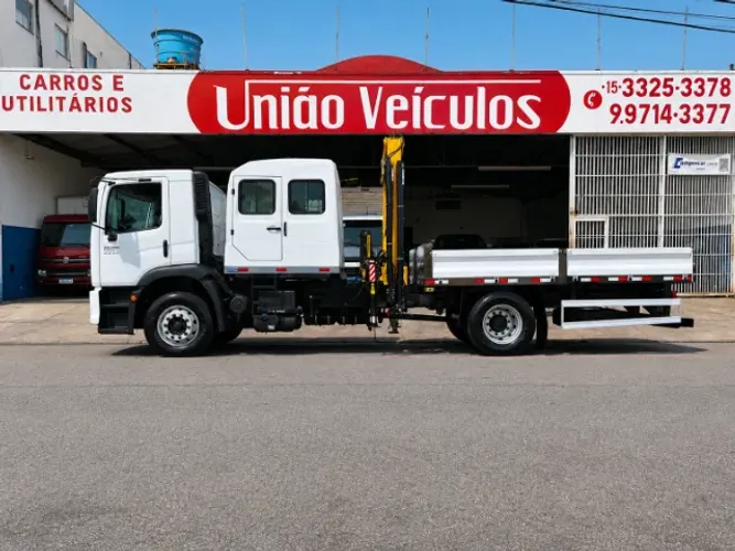 Volkswagen Constellation 17.210 (Munck + Cabine Suplementar + Carroceria)