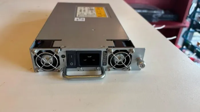 Fonte de alimentação (PSU) Brocade, modelo de 2000W. 
