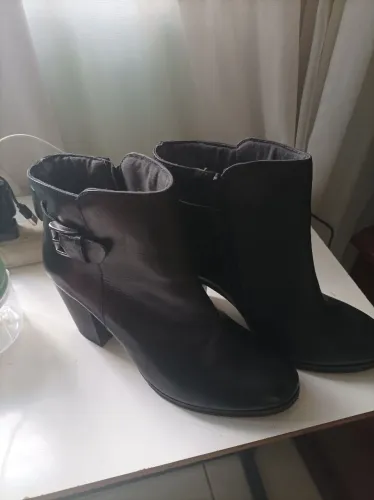 Vende-se Bota Constance número 37 em ótimo estado