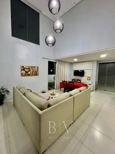 Casa ampla em condomínio fechado no bairro São Judas. Financia