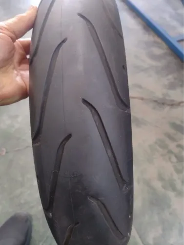 Par pneu semi novo Harley V Roubd