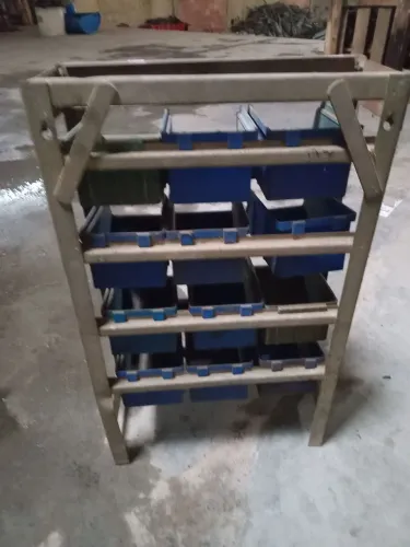 Estante metálica 12 gavetas 