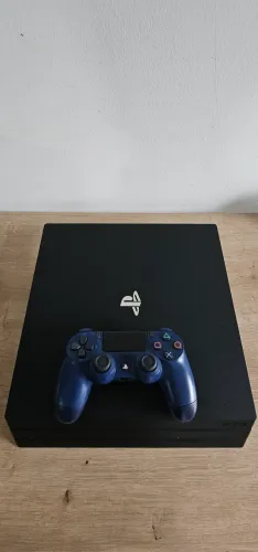 PlayStation 4 Pro 2 TB + 1 controles