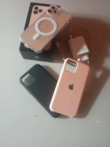 iPhone 11 256 gigas caixa carregador e 3 capinha