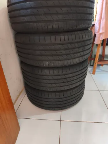 4 pneus Goodyear Wrangler 235/45 R19