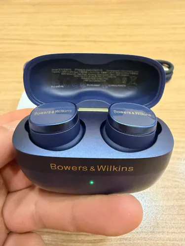 Fone de ouvido Bowers and Wilkings Pi8 novo