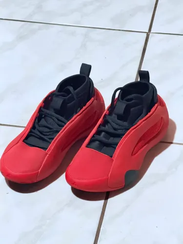 Tênis Adidas Harden Volume 8 - Número 39