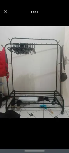 Vende se guarda roupa minimalista