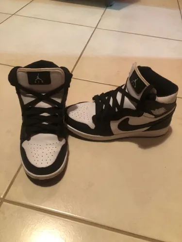 Air Jordan 1 Mid Panda Preto