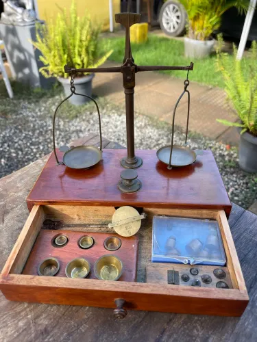 Balança de precisão bronze madeira