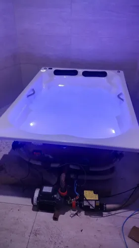 Vendo banheira de hidromassagem de 2 lugares