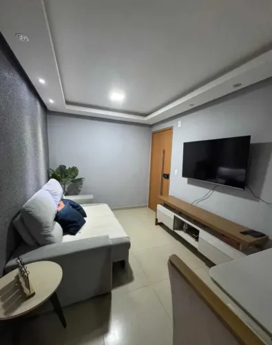 Ref.483 (G) Vende-se apartamento REFORMADO COMM PLANEJADOS. B. Marivan [7812]