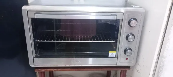 Vendo forno elétrico 70 litros Philco com grill e duas resistências