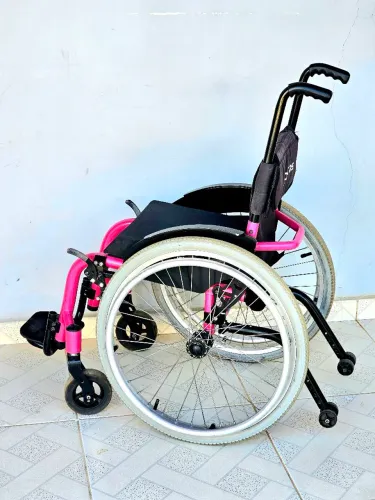 Cadeira de rodas monobloco aro 20