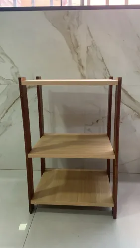 Vendo Estante de MDF com Madeira Vernizada