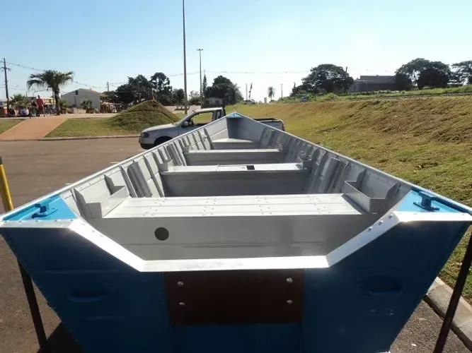 BARCO PARA MAR PRONTA ENTREGA 5 METROS 1,60 DE BOCA